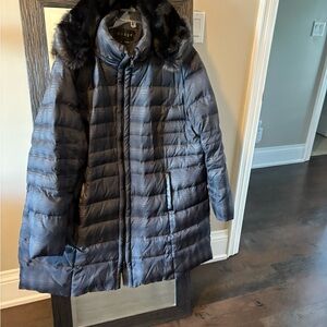 Women's Gray Puffer Coat with Faux Fur Trim